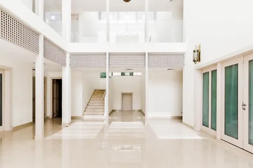 5 Bedrooms Villa in Sector E