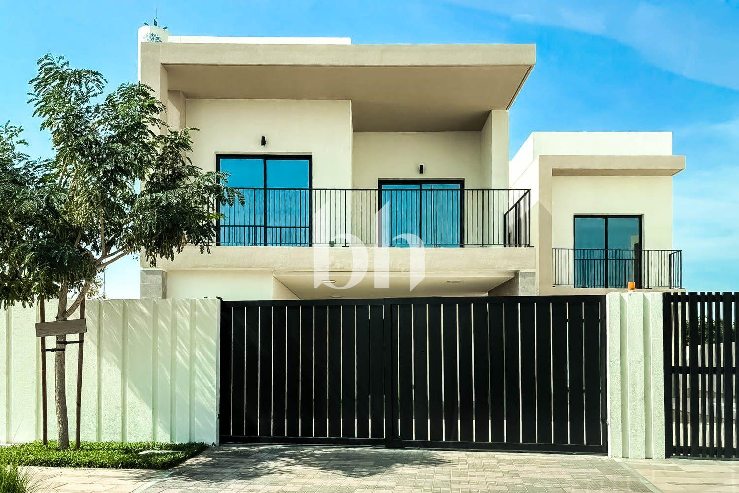 Corner Single Row | Partial Golf View | Type SB