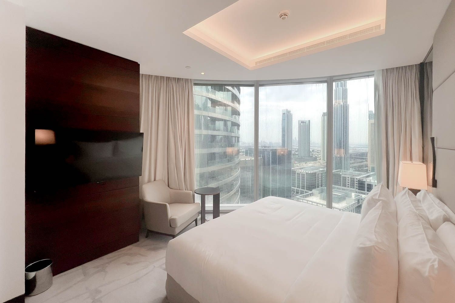 3 Bedrooms Apartment in The Address Sky View Tower 1