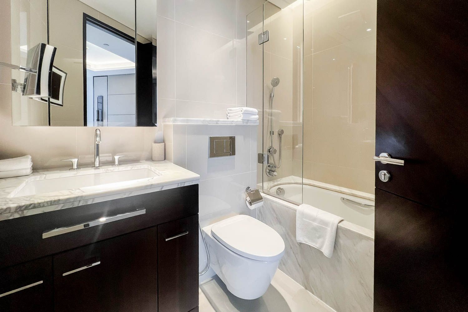 3 Bedrooms Apartment in The Address Sky View Tower 1