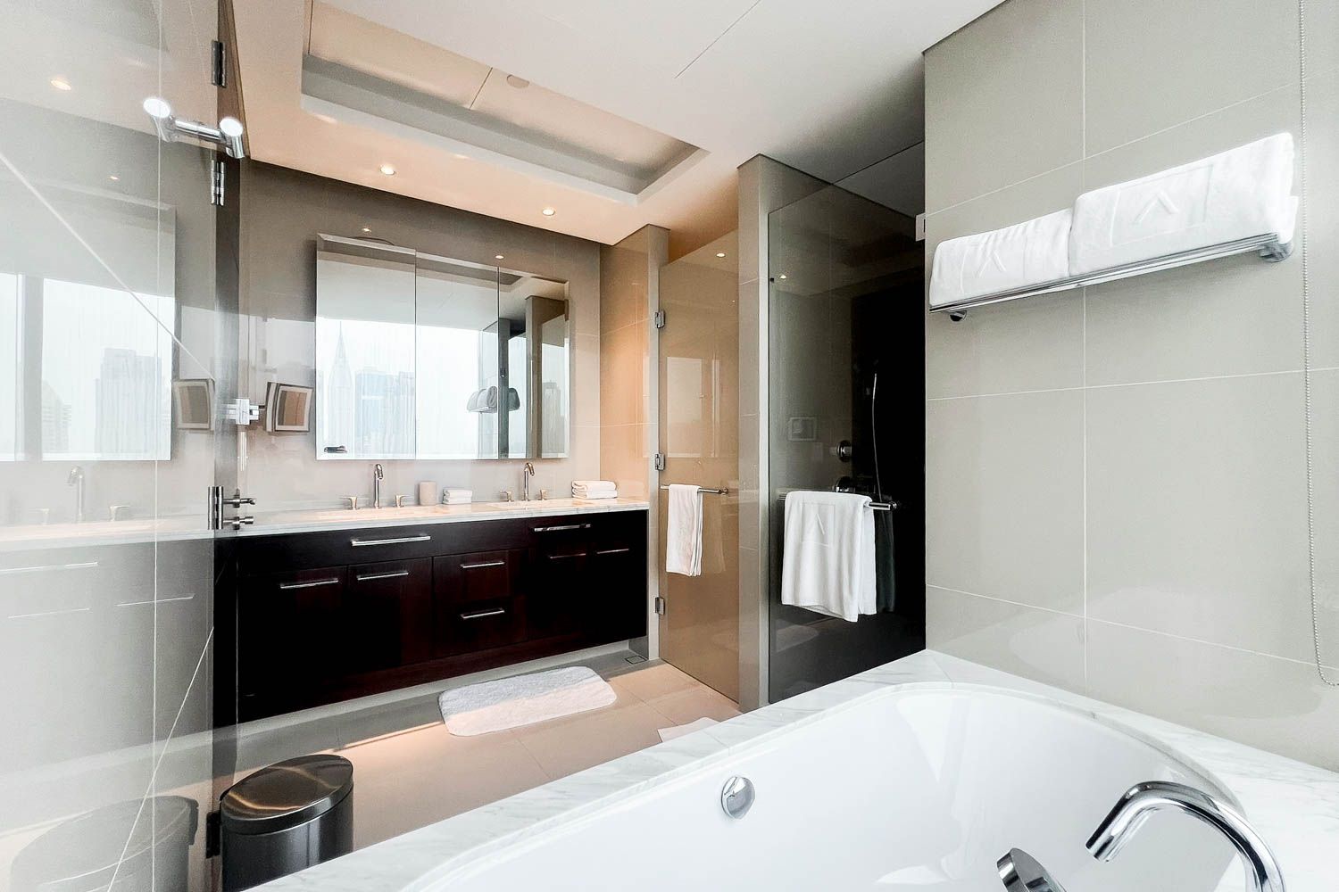 3 Bedrooms Apartment in The Address Sky View Tower 1