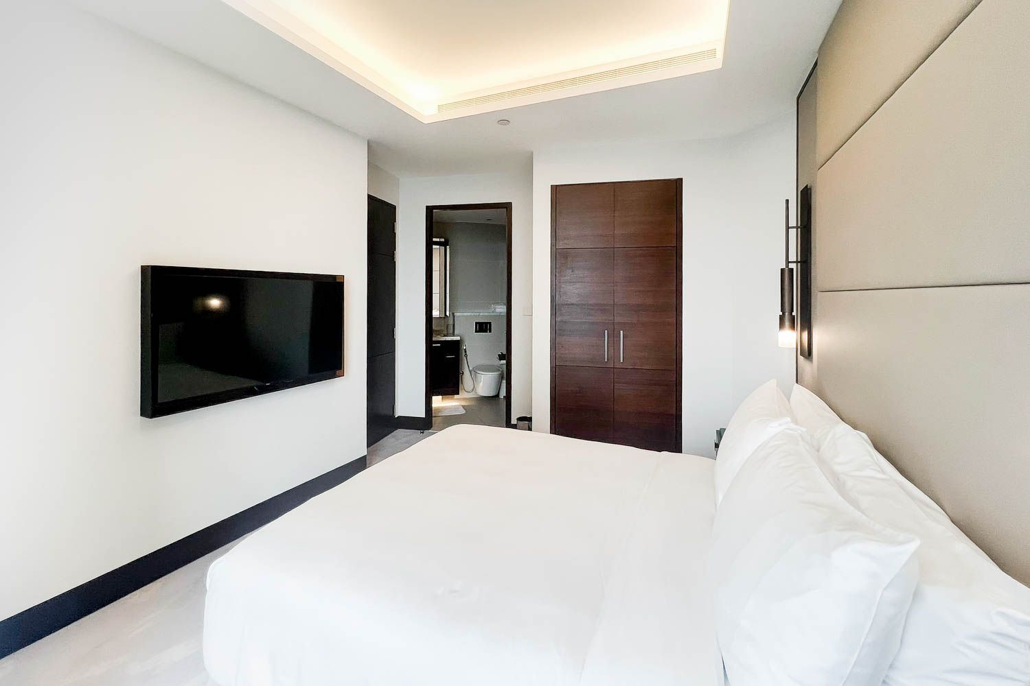 3 Bedrooms Apartment in The Address Sky View Tower 1