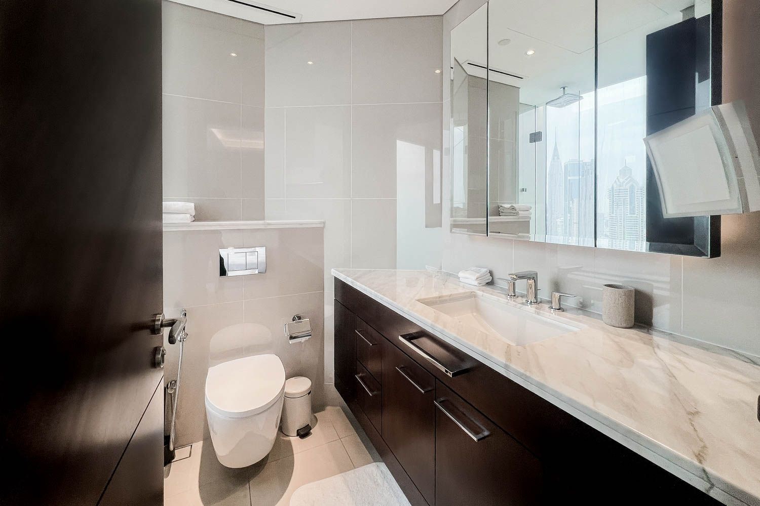 3 Bedrooms Apartment in The Address Sky View Tower 1