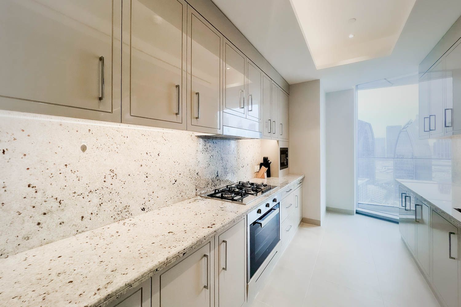 3 Bedrooms Apartment in The Address Sky View Tower 1