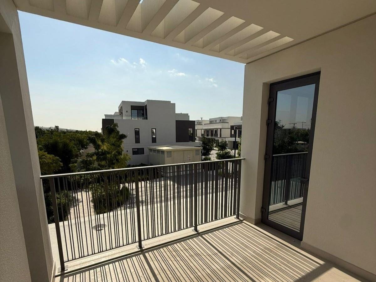 4 Bedrooms Villa in Aura 1