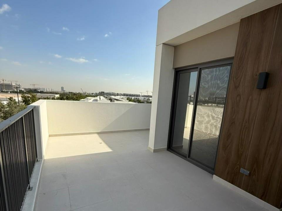 4 Bedrooms Villa in Aura 1