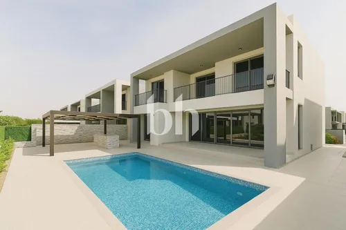 Private Pool | Single Row | Large Plot |
