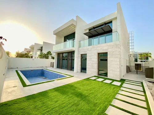 4 Bedrooms Villa in District One Phase III A