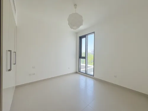 4 Bedrooms Townhouse in Maple 3