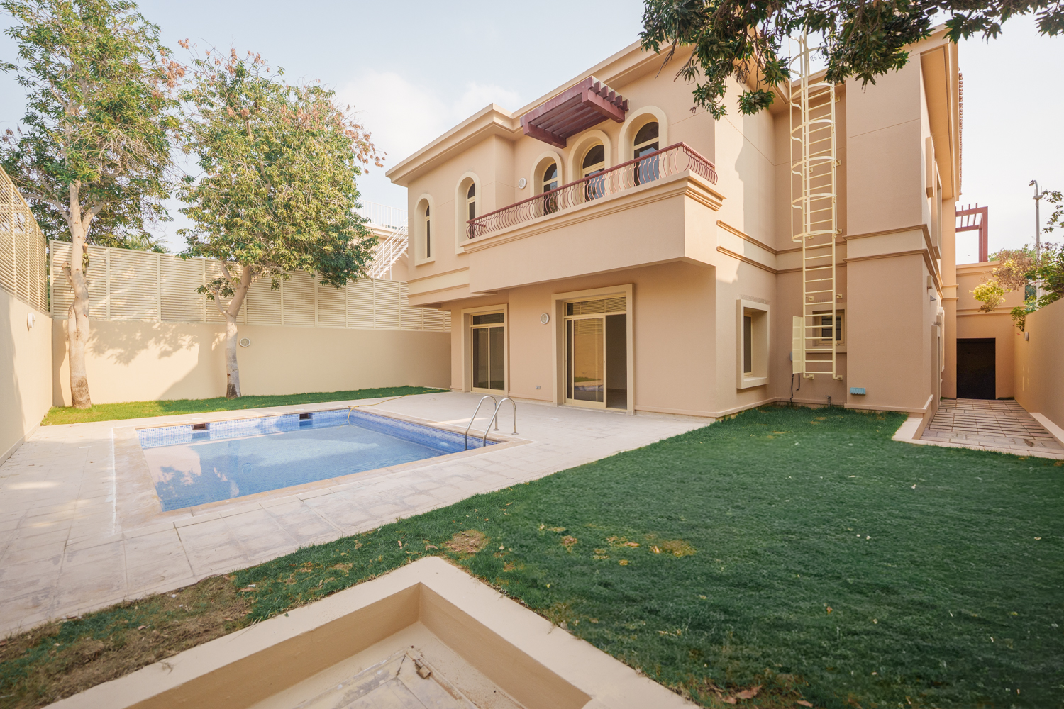 4 Bedrooms Villa in Golf Gardens