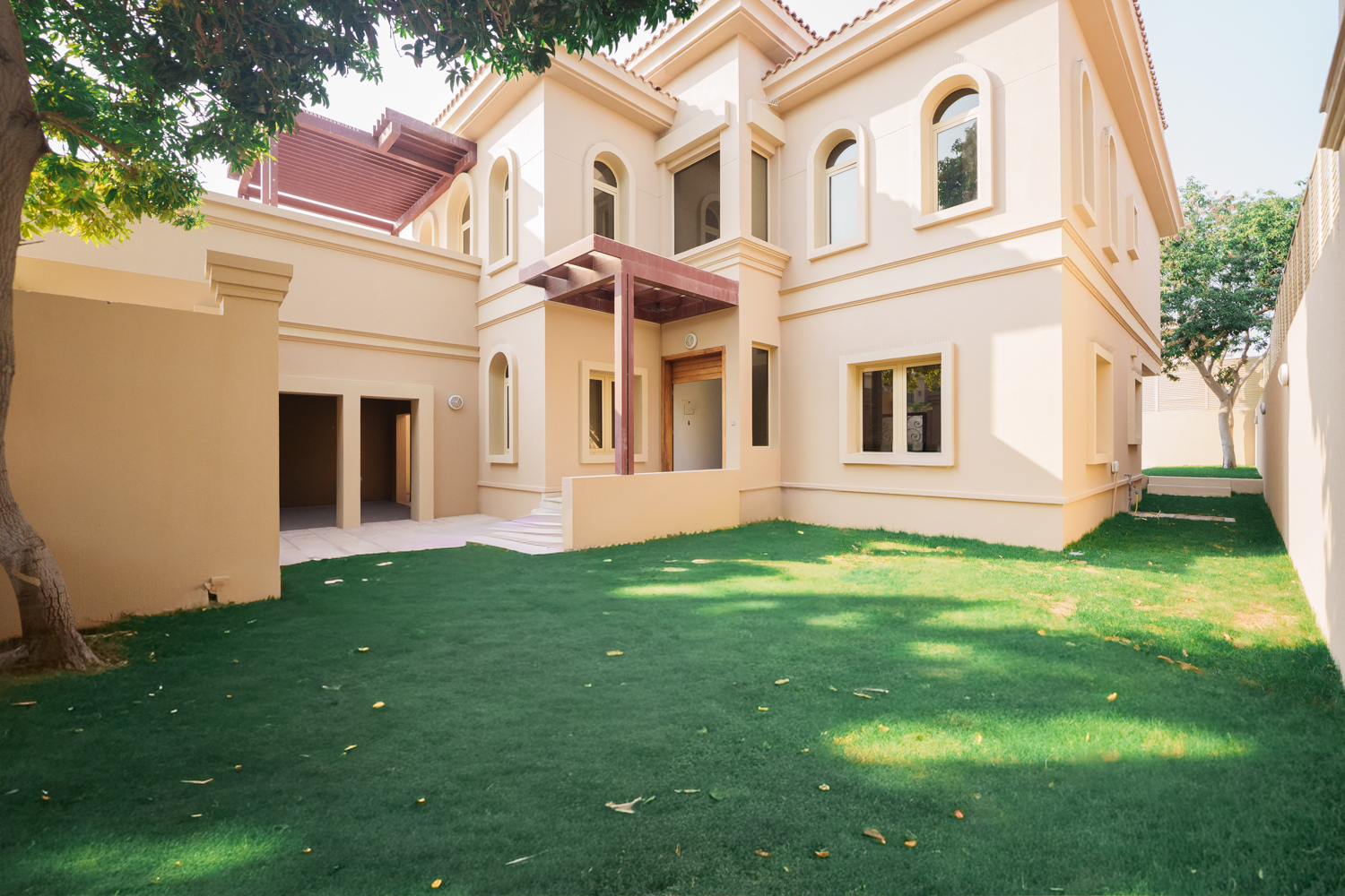 4 Bedrooms Villa in Golf Gardens