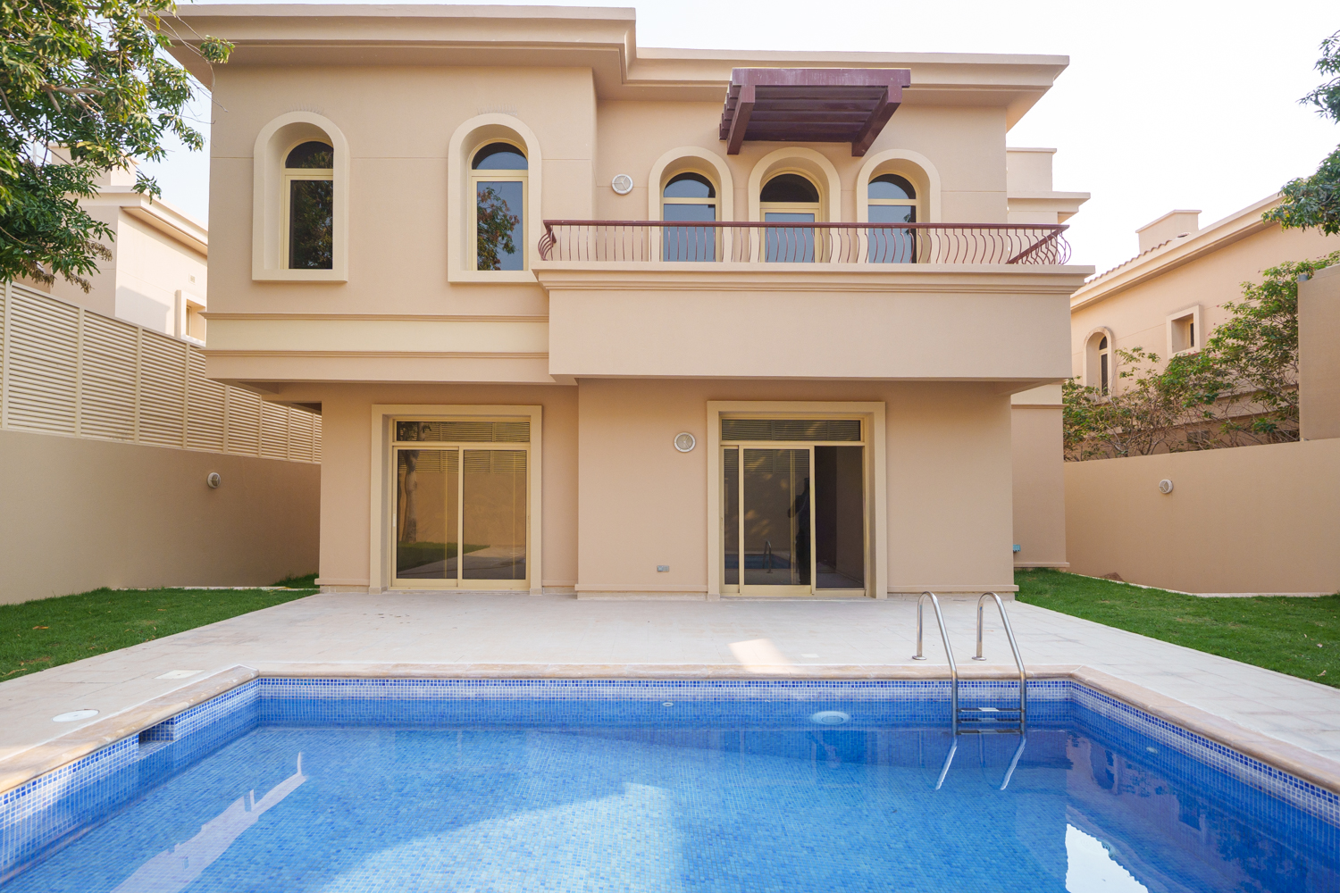 4 Bedrooms Villa in Golf Gardens