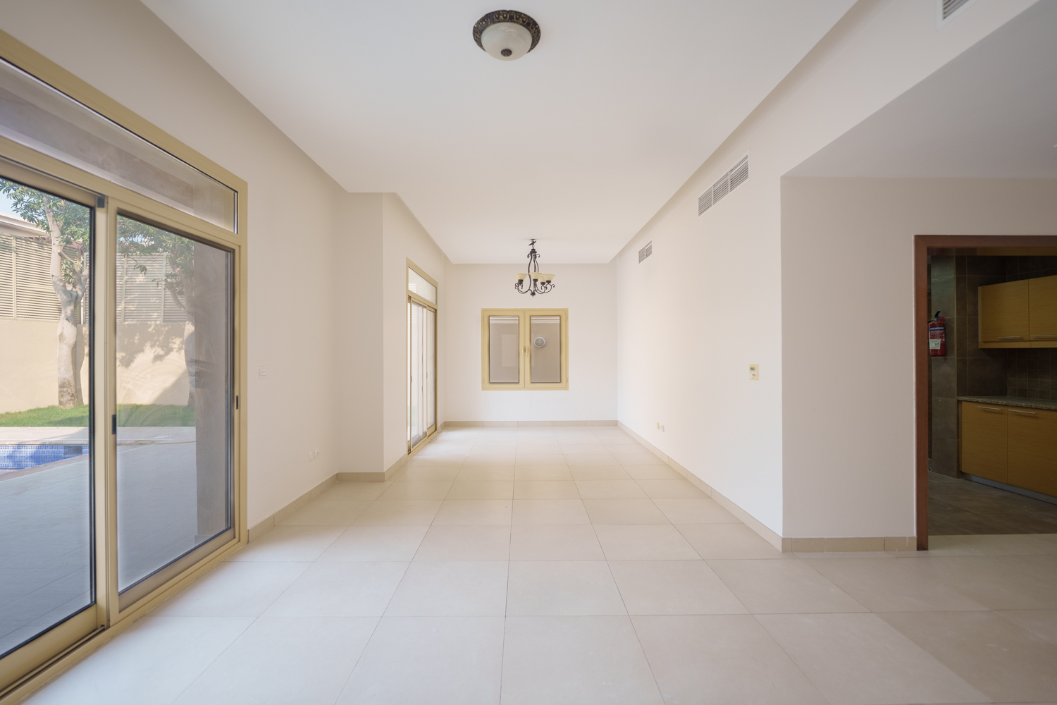 4 Bedrooms Villa in Golf Gardens