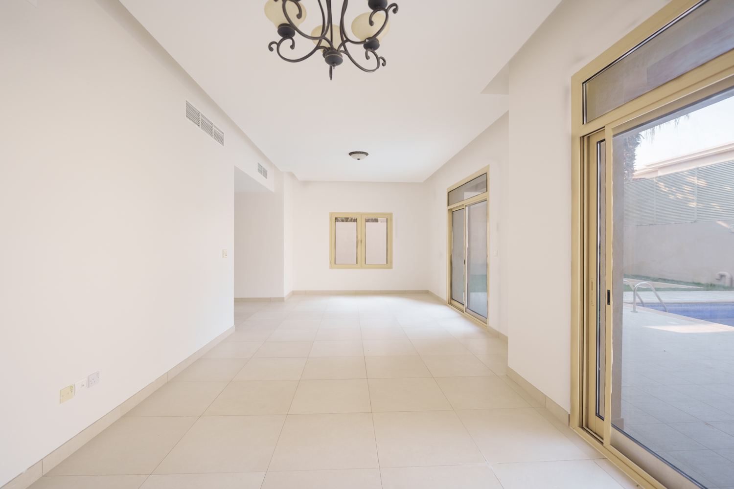 4 Bedrooms Villa in Golf Gardens