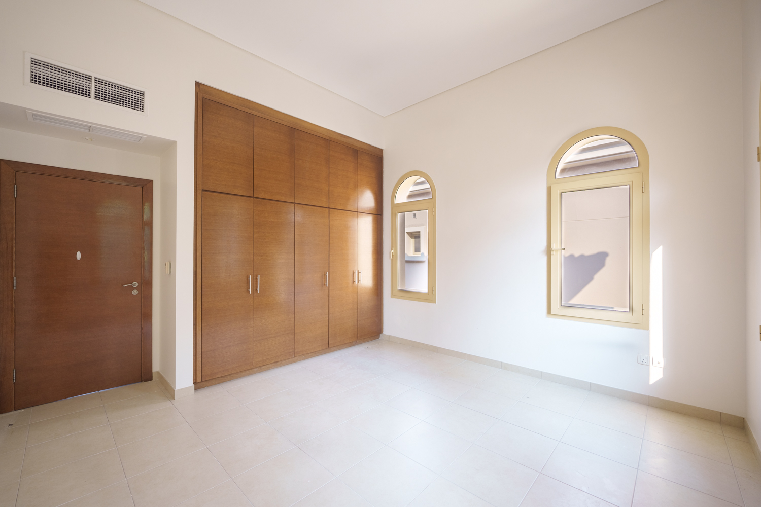 4 Bedrooms Villa in Golf Gardens