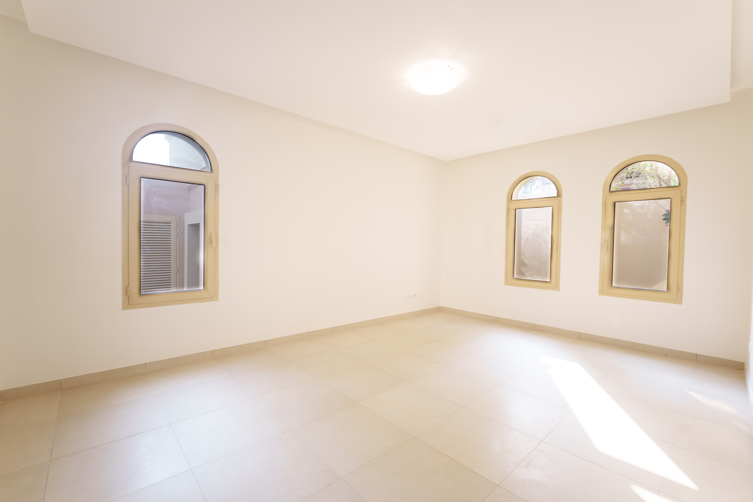 4 Bedrooms Villa in Golf Gardens