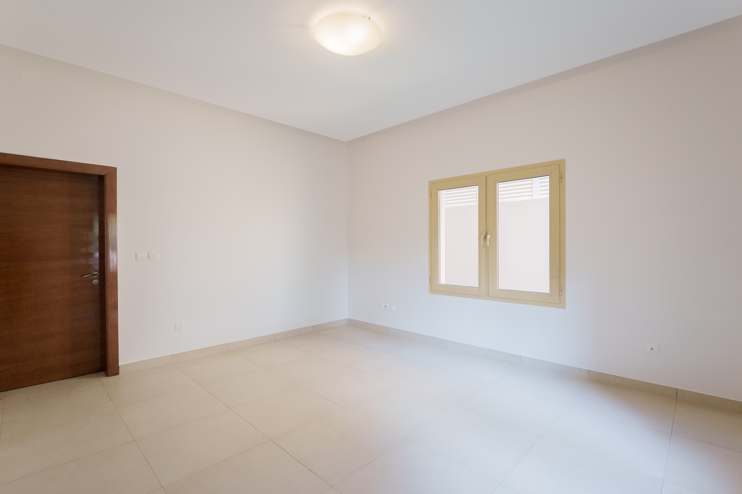 4 Bedrooms Villa in Golf Gardens