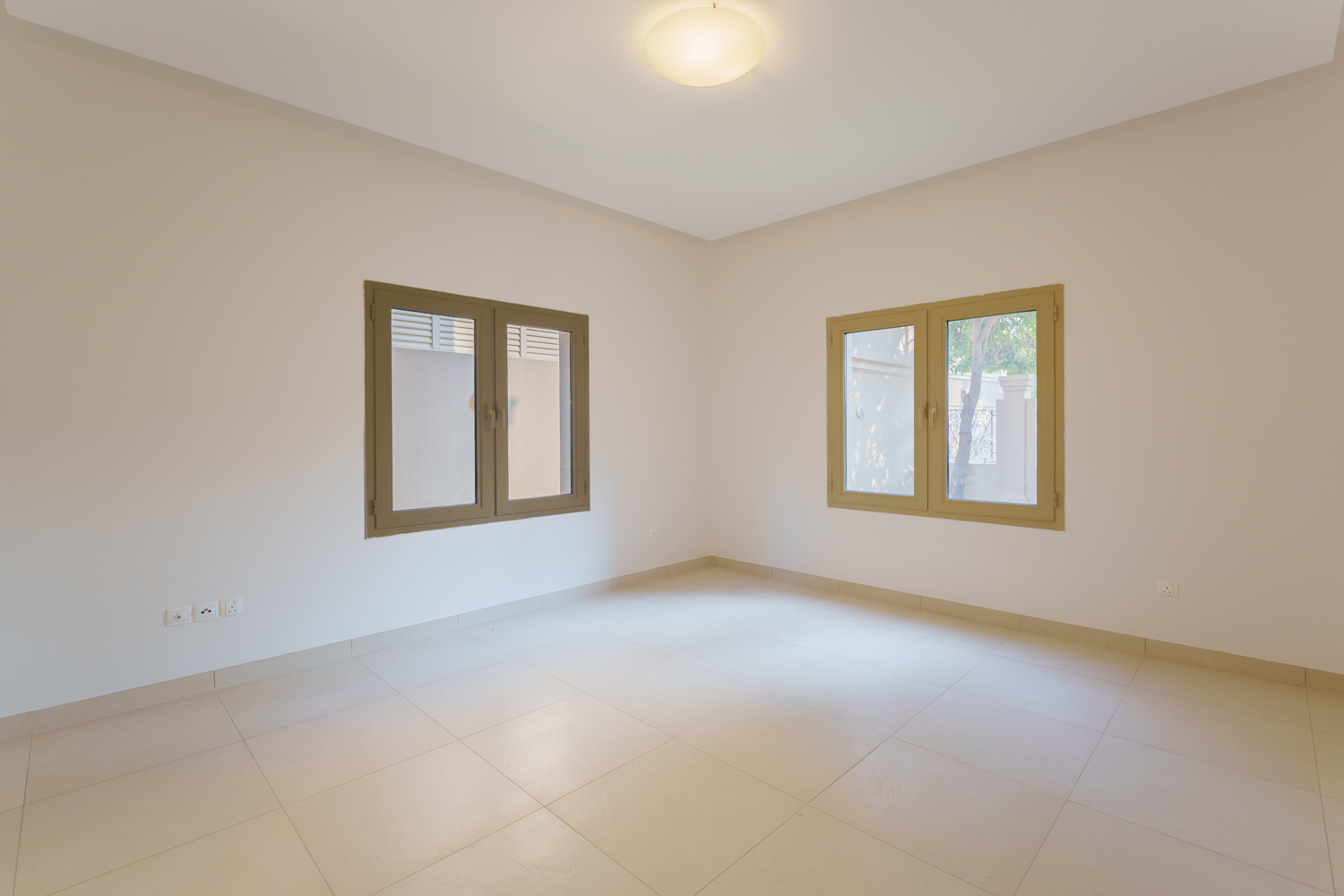 4 Bedrooms Villa in Golf Gardens