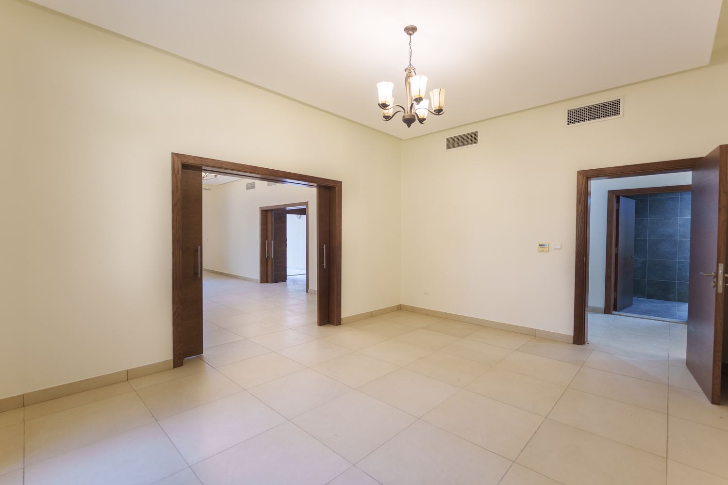 5 Bedrooms Villa in Lailak