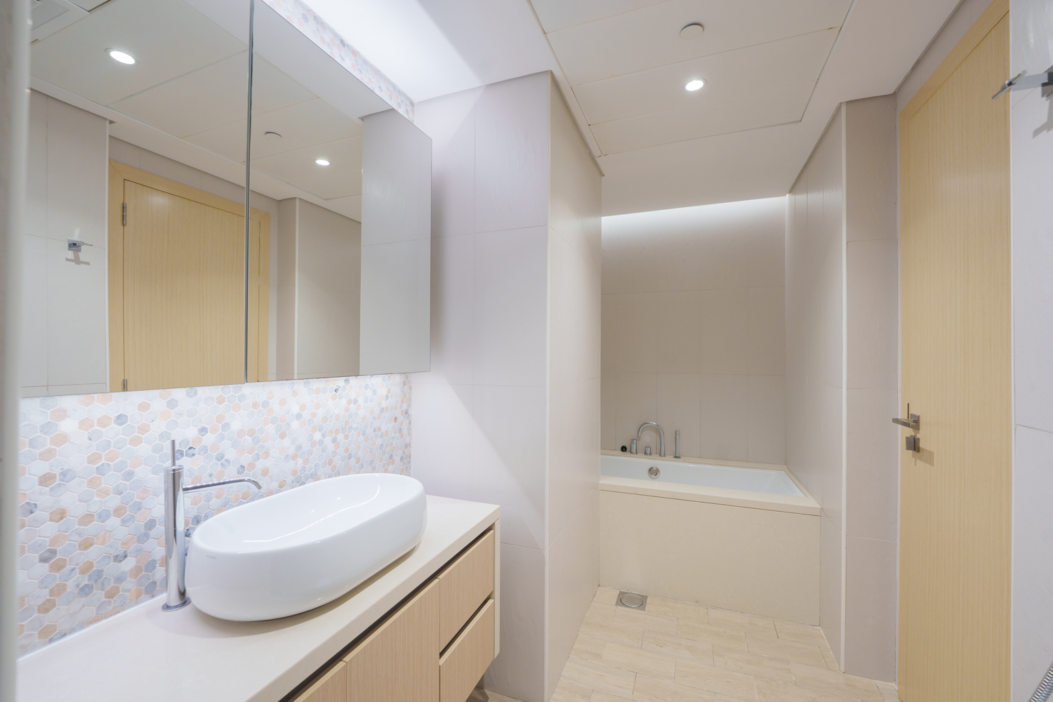 2 Bedrooms Apartment in Mayan 5