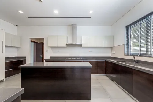 6 Bedrooms Villa in District One Villas