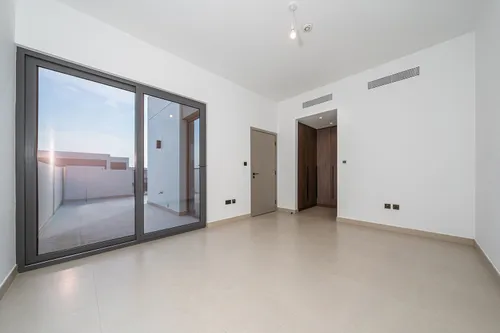 4 Bedrooms Villa in Aura 1