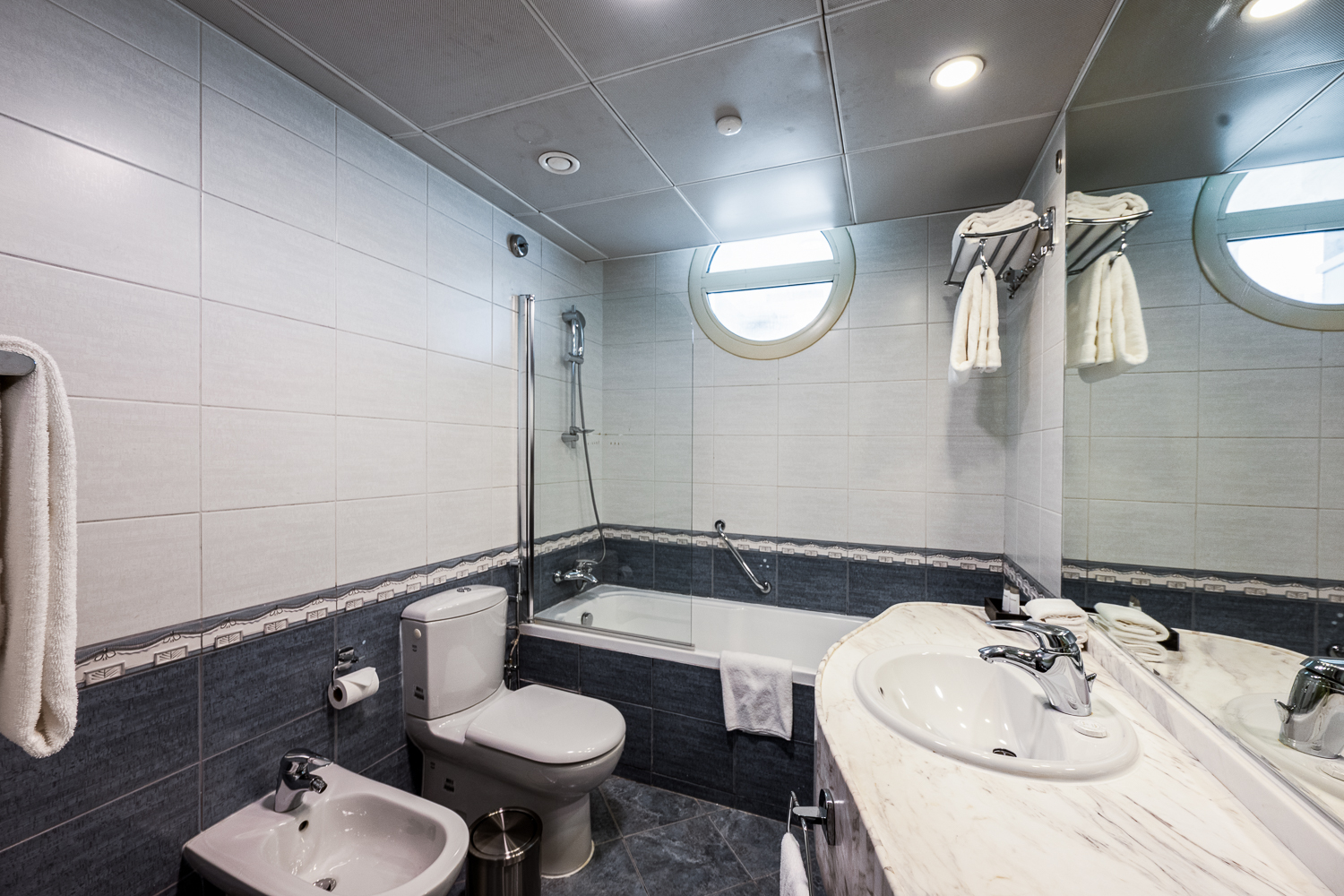 4 Bedrooms Penthouse in Roda Al Murooj