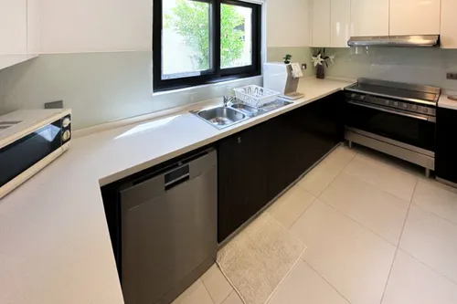 5 Bedrooms Villa in The Field