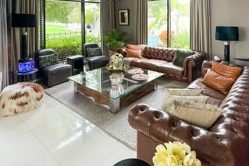 5 Bedrooms Villa in The Field