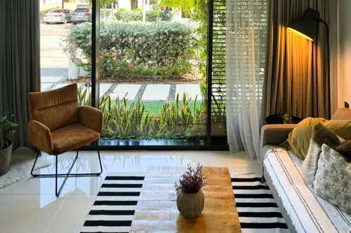 5 Bedrooms Villa in The Field