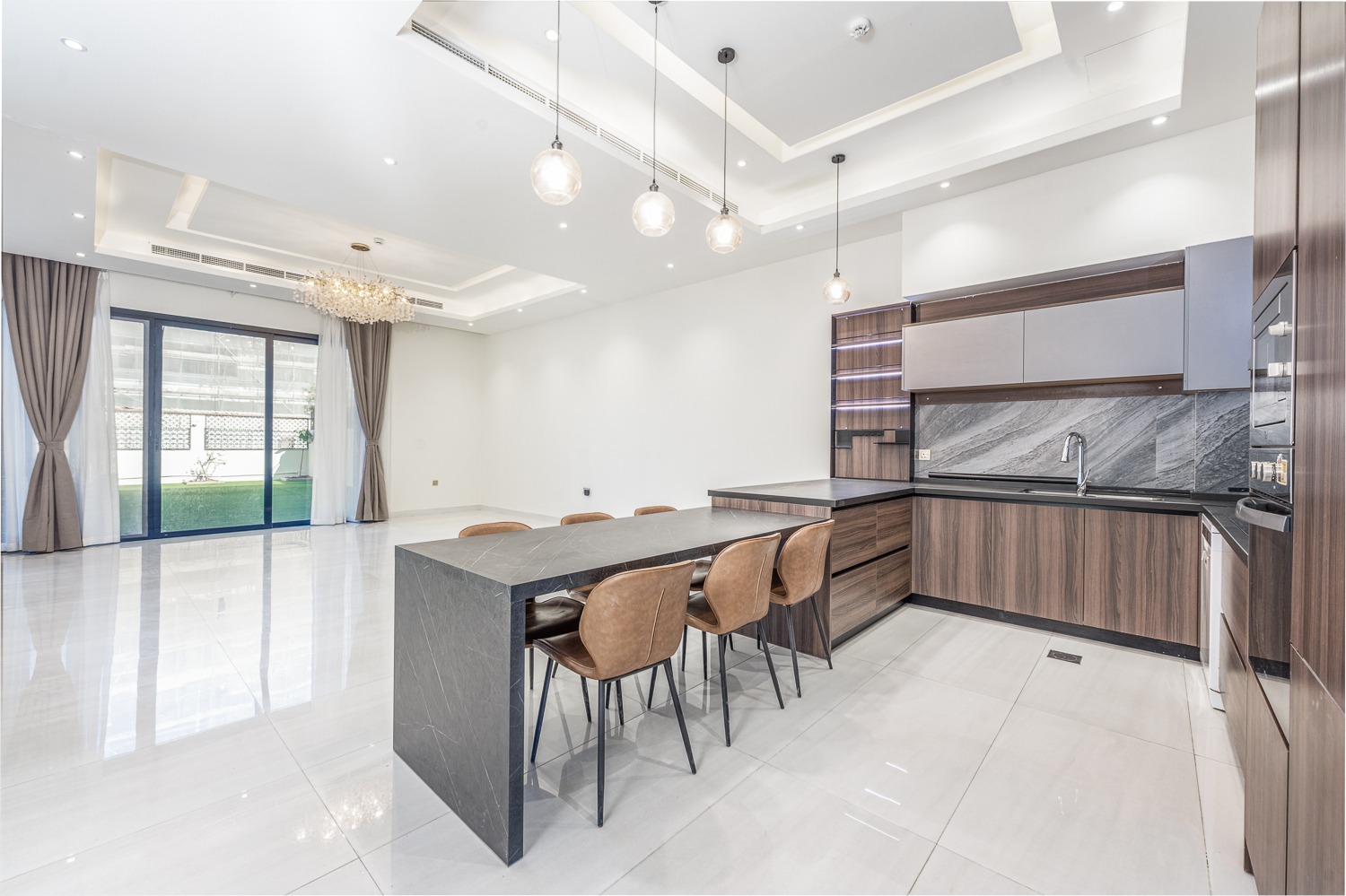 4 Bedrooms Townhouse in District 1A