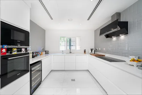 3 Bedrooms Villa in Maeen 5