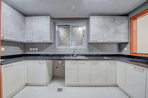 3 Bedrooms Apartment in Blue Reef Building