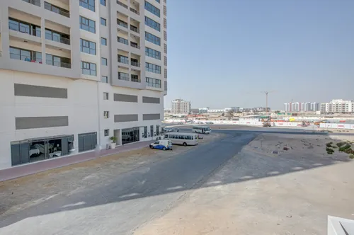 3 Bedrooms Apartment in Blue Reef Building