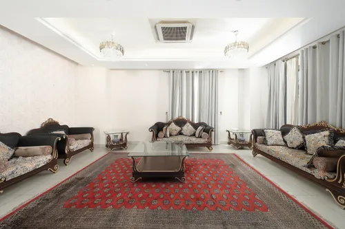 6 Bedrooms Villa in B Villas