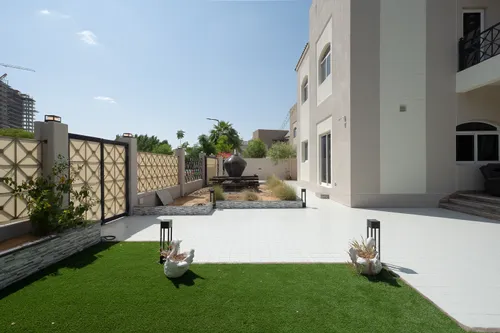 6 Bedrooms Villa in B Villas