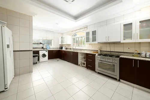 6 Bedrooms Villa in B Villas