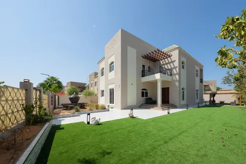 6 Bedrooms Villa in B Villas