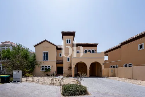 Corner unit I Private Pool I Vacant