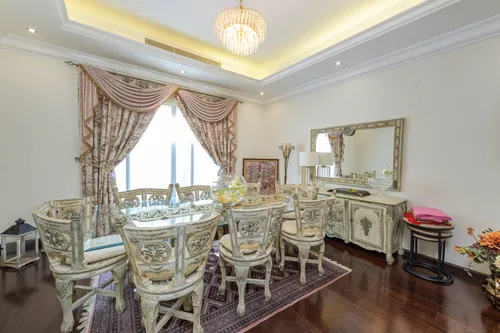 5 Bedrooms Villa in Hacienda