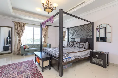 5 Bedrooms Villa in Hacienda