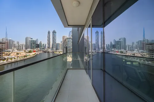 3 Bedrooms Apartment in Canal Front Residence 7