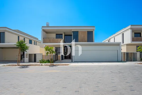 Fully Upgraded I 5 Bedroom Large I Appliances