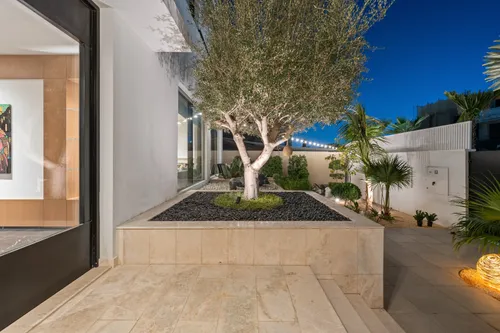 7 Bedrooms Villa in Umm Suqeim 3 Villas