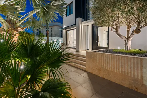 7 Bedrooms Villa in Umm Suqeim 3 Villas