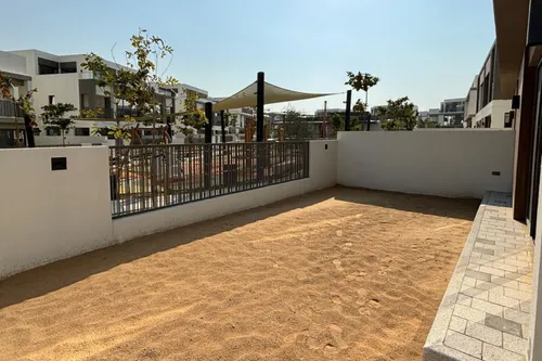 4 Bedrooms Villa in Aura 1