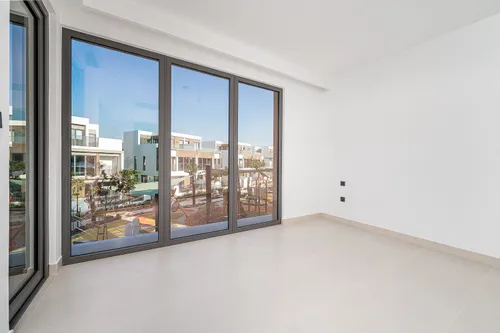 4 Bedrooms Villa in Aura 1