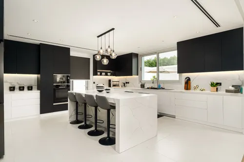 5 Bedrooms Villa in Western Residence North