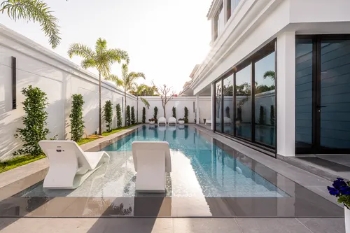 5 Bedrooms Villa in Western Residence North