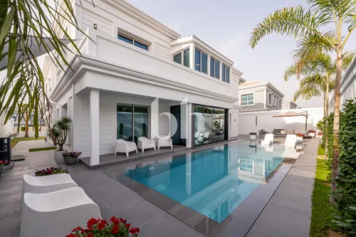 Exquisite Upgraded 5BR | Luxury Living Redefined